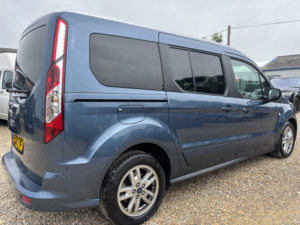 2020 Ford Grand Tourneo Connect 1.5 Ecoblue Titanium in Blue — image 3