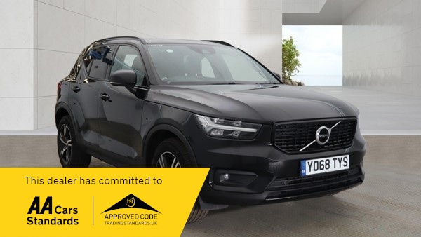 2019 Volvo Xc40 D3 R-Design in Black — image 1