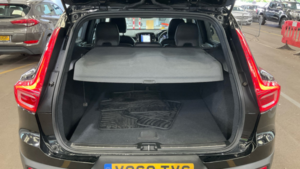2019 Volvo Xc40 D3 R-Design in Black — image 6