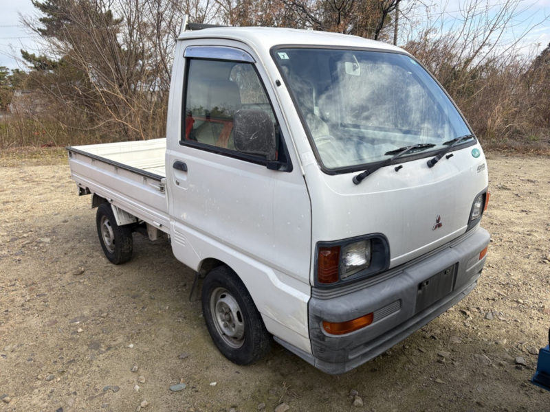 1996 Mitsubishi Minicab Minicab 4WD in White — image 1