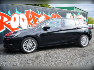 2017 Vauxhall Astra 5-Door Hatch 1.4t 150ps Elite in Black — image 3