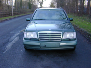 1992 Mercedes-Benz 320 Ref 8718 - Sale Agreed Awaiting Uk Registration - Mercedes Benz W124 320te Estate 7 Seater Autom in Green — image 4
