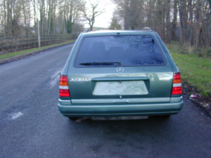 1992 Mercedes-Benz 320 Ref 8718 - Sale Agreed Awaiting Uk Registration - Mercedes Benz W124 320te Estate 7 Seater Autom in Green — image 5