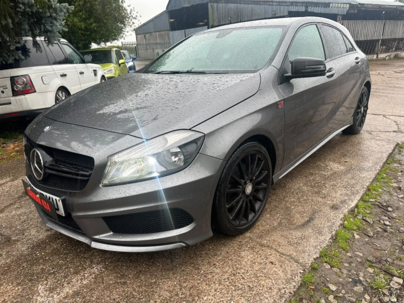 2013 Mercedes-Benz A Class 1.5 A180 Cdi Blueefficiency Amg Sport in Grey — image 1