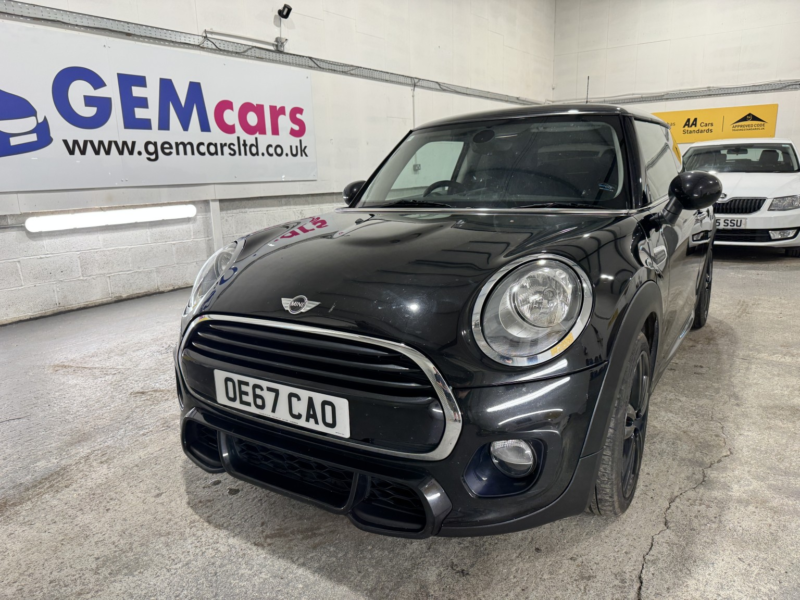 2017 MINI Hatch 1.5 Cooper 3-Door Hatch in Black — image 1