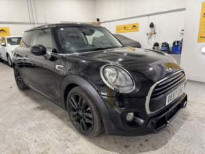 2017 MINI Hatch 1.5 Cooper 3-Door Hatch in Black — image 3