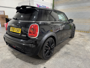 2017 MINI Hatch 1.5 Cooper 3-Door Hatch in Black — image 5