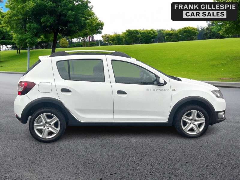 2014 Dacia Sandero Stepway 0.9 Tce Ambiance Euro 5 5dr in White — image 1