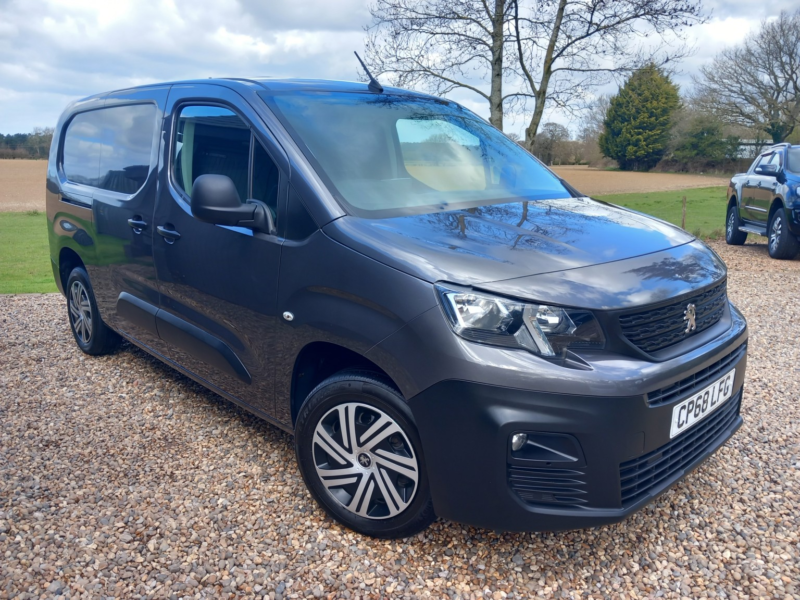 2019 Peugeot Partner 1.6 Bluehdi 950 Professional in Grey — image 1