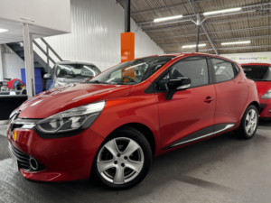 2014 Renault Clio 0.9 Dynamique Medianav Eco� Tce 90 Stop & Start in Red — image 2