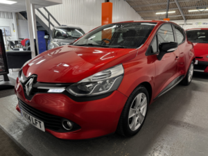 2014 Renault Clio 0.9 Dynamique Medianav Eco� Tce 90 Stop & Start in Red — image 4