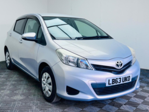 2013 Toyota Yaris 1.33 Dual Vvt-I Tr Multidrive S Euro 5 5dr in Purple — image 1