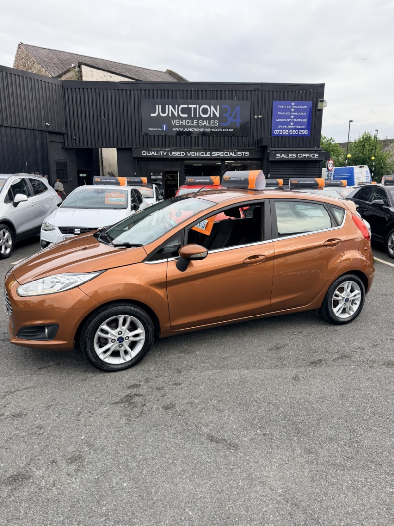 2015 Ford Fiesta 1.0 T Ecoboost Zetec in Bronze — image 1