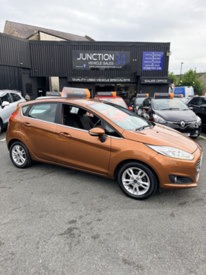 2015 Ford Fiesta 1.0 T Ecoboost Zetec in Bronze — image 4