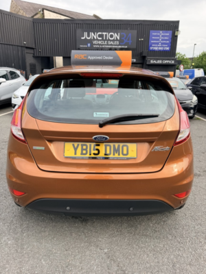 2015 Ford Fiesta 1.0 T Ecoboost Zetec in Bronze — image 6