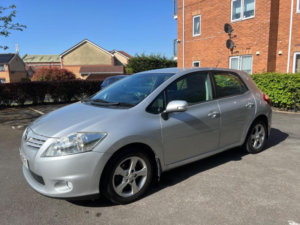 2011 Toyota Auris 1.33 Dual Vvt-I Tr Euro 4 (s/s) 5dr in Silver — image 3