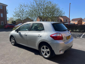 2011 Toyota Auris 1.33 Dual Vvt-I Tr Euro 4 (s/s) 5dr in Silver — image 5