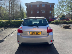 2011 Toyota Auris 1.33 Dual Vvt-I Tr Euro 4 (s/s) 5dr in Silver — image 6