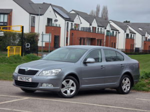 2012 Skoda Octavia 1.6 Tdi Elegance Euro 5 5dr in Grey — image 3