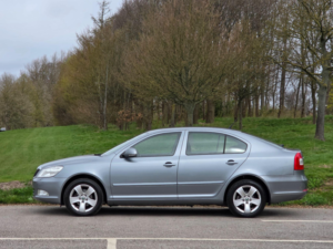2012 Skoda Octavia 1.6 Tdi Elegance Euro 5 5dr in Grey — image 4