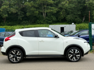 2014 Nissan Juke 1.6 N-Tec SUV 5dr Petrol Manual Euro 5 (17in Alloy) (117 Ps) in White — image 4