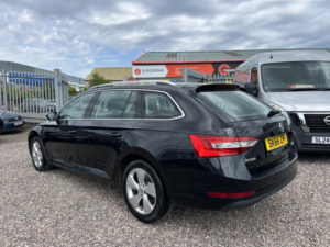 2016 Skoda Superb 2.0 Tdi Se in Black — image 4