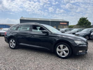 2016 Skoda Superb 2.0 Tdi Se in Black — image 5