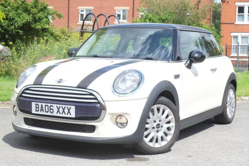2015 MINI Hatch 1.5 Cooper Euro 6 (s/s) 3dr in White — image 1
