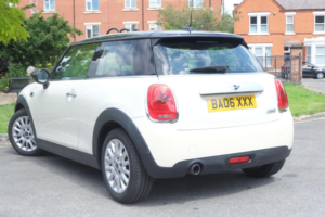 2015 MINI Hatch 1.5 Cooper Euro 6 (s/s) 3dr in White — image 4