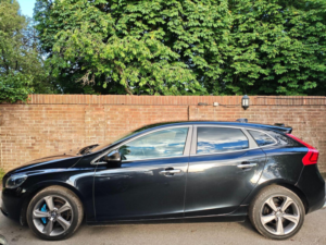 2013 Volvo V40 1.6 T4 Se Lux Nav Powershift Euro 5 (s/s) 5dr in Black — image 4