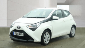 2019 Toyota Aygo 1.0 Vvt-I X-Play Hatchback 5dr Petrol X-Shift Euro 6 (71 Ps) in White — image 4