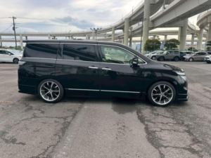 2016 Nissan Elgrand 2.5 Highway Star Premium 5dr 7 Seats in Black — image 2