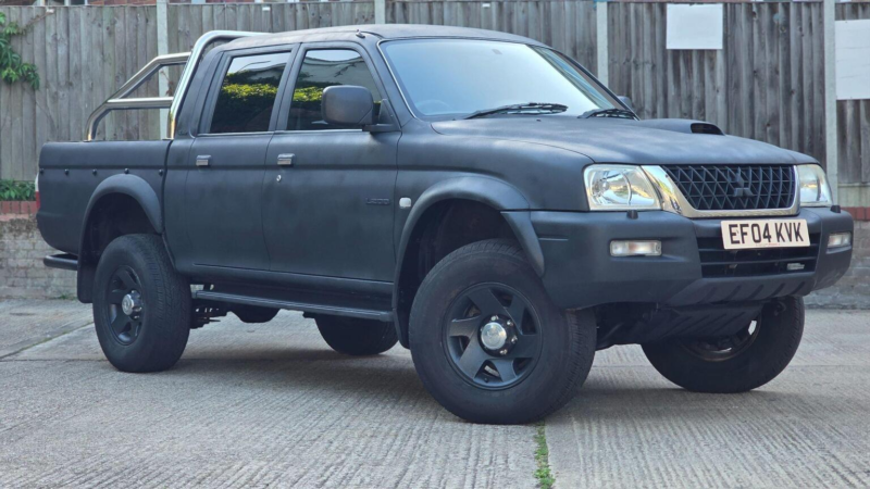 2004 Mitsubishi L200 2.5 Td 4life 4dr in Black — image 1