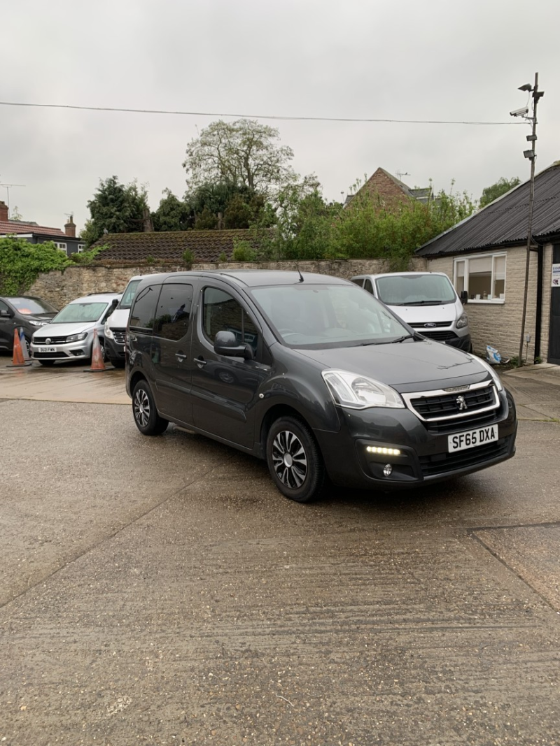 2015 Peugeot Partner Tepee 1.6 Vti Active in Grey — image 1