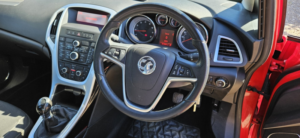 2011 Vauxhall Astra 1.6 16v Sri in Red — image 2