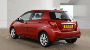2016 Toyota Yaris 1.5 Vvt-H Excel E-CVT Euro 6 5dr (15in Alloy) in Red — image 4