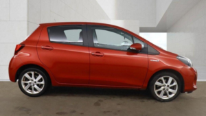 2016 Toyota Yaris 1.5 Vvt-H Excel E-CVT Euro 6 5dr (15in Alloy) in Red — image 6