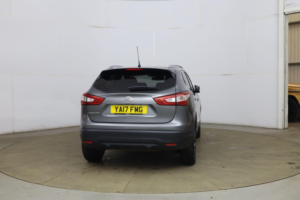 2017 Nissan Qashqai 1.5 Dci N-Connecta 2WD Euro 6 (s/s) 5dr in Grey — image 4