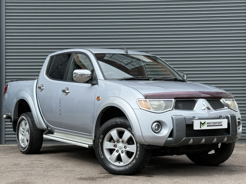 2010 Mitsubishi L200 2.5 Di-D Raging Bull in Silver — image 1