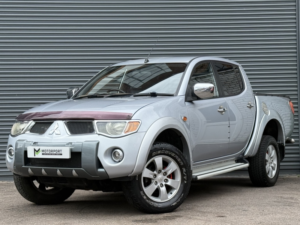 2010 Mitsubishi L200 2.5 Di-D Raging Bull in Silver — image 2