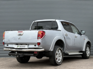 2010 Mitsubishi L200 2.5 Di-D Raging Bull in Silver — image 3