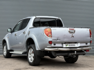 2010 Mitsubishi L200 2.5 Di-D Raging Bull in Silver — image 4