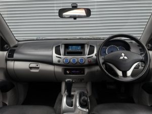 2010 Mitsubishi L200 2.5 Di-D Raging Bull in Silver — image 5