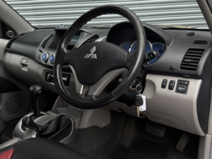 2010 Mitsubishi L200 2.5 Di-D Raging Bull in Silver — image 6