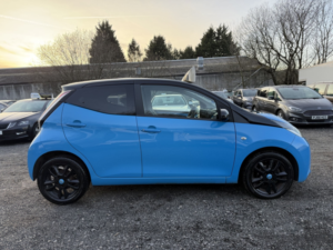 2015 Toyota Aygo 1.0 Vvt-I X-Cite in Blue — image 4