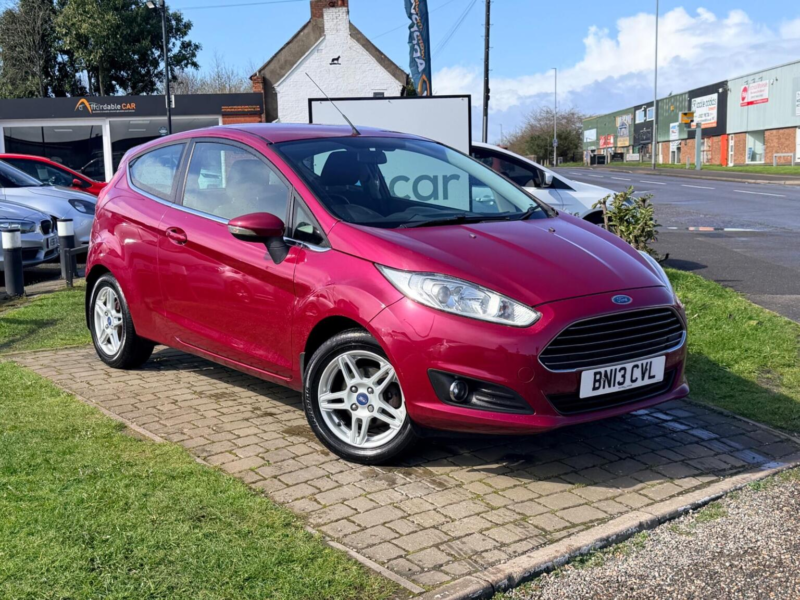 2013 Ford Fiesta 1.25 Zetec Euro 5 3dr in Red — image 1