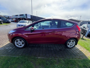 2013 Ford Fiesta 1.25 Zetec Euro 5 3dr in Red — image 5
