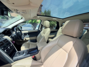 2018 Land Rover Discovery Sport Td4 Hse Black in Grey — image 2