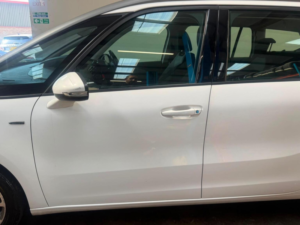 2016 Citroen Grand C4 Picasso 1.6 Bluehdi Exclusive Eat6 Euro 6 (s/s) 5dr in White — image 4