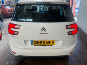 2016 Citroen Grand C4 Picasso 1.6 Bluehdi Exclusive Eat6 Euro 6 (s/s) 5dr in White — image 6